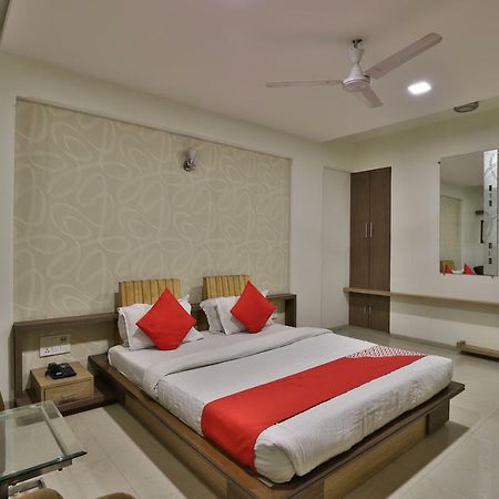 Hotel Ostria Surat Dış mekan fotoğraf