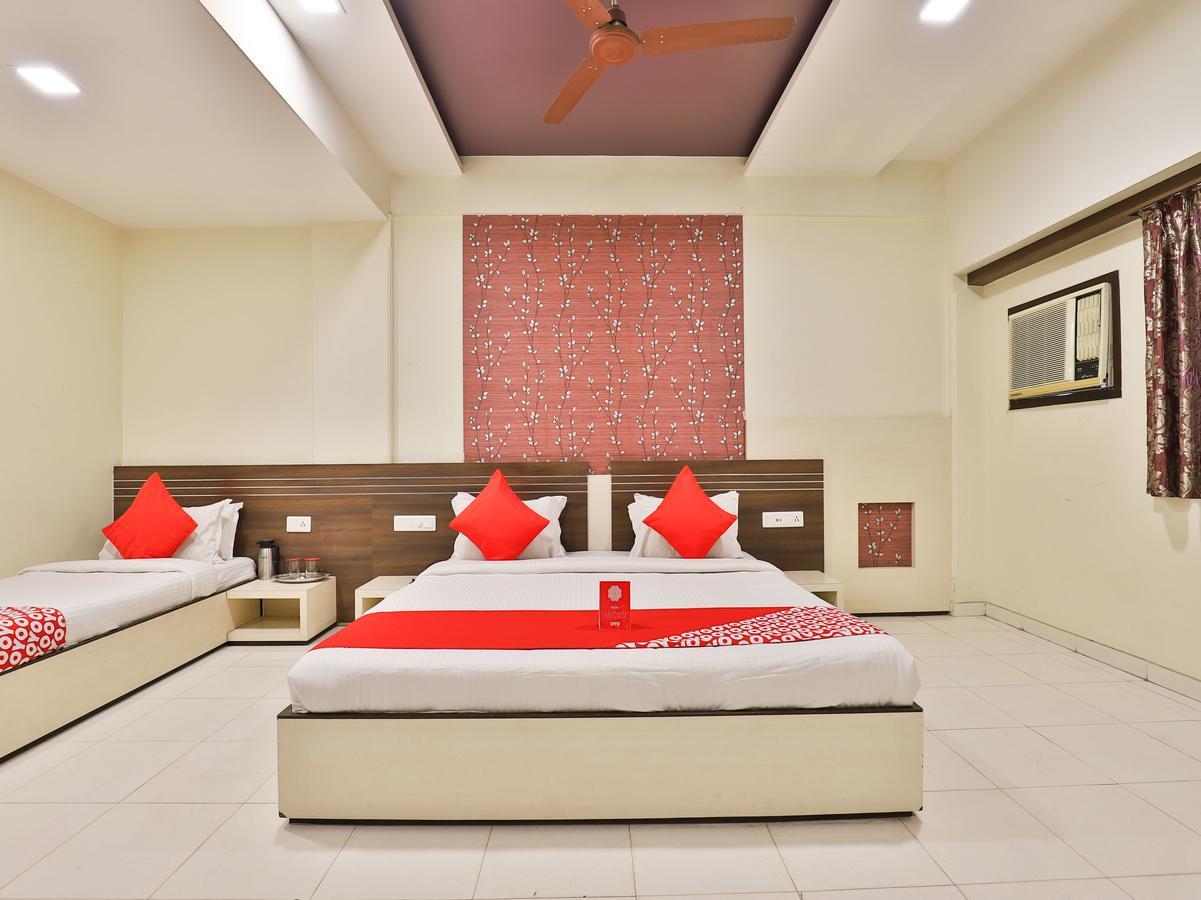 Hotel Ostria Surat Dış mekan fotoğraf