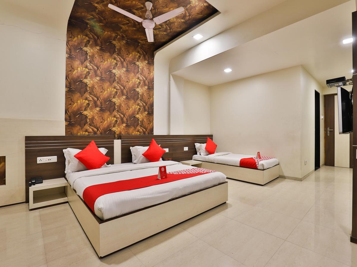 Hotel Ostria Surat Dış mekan fotoğraf