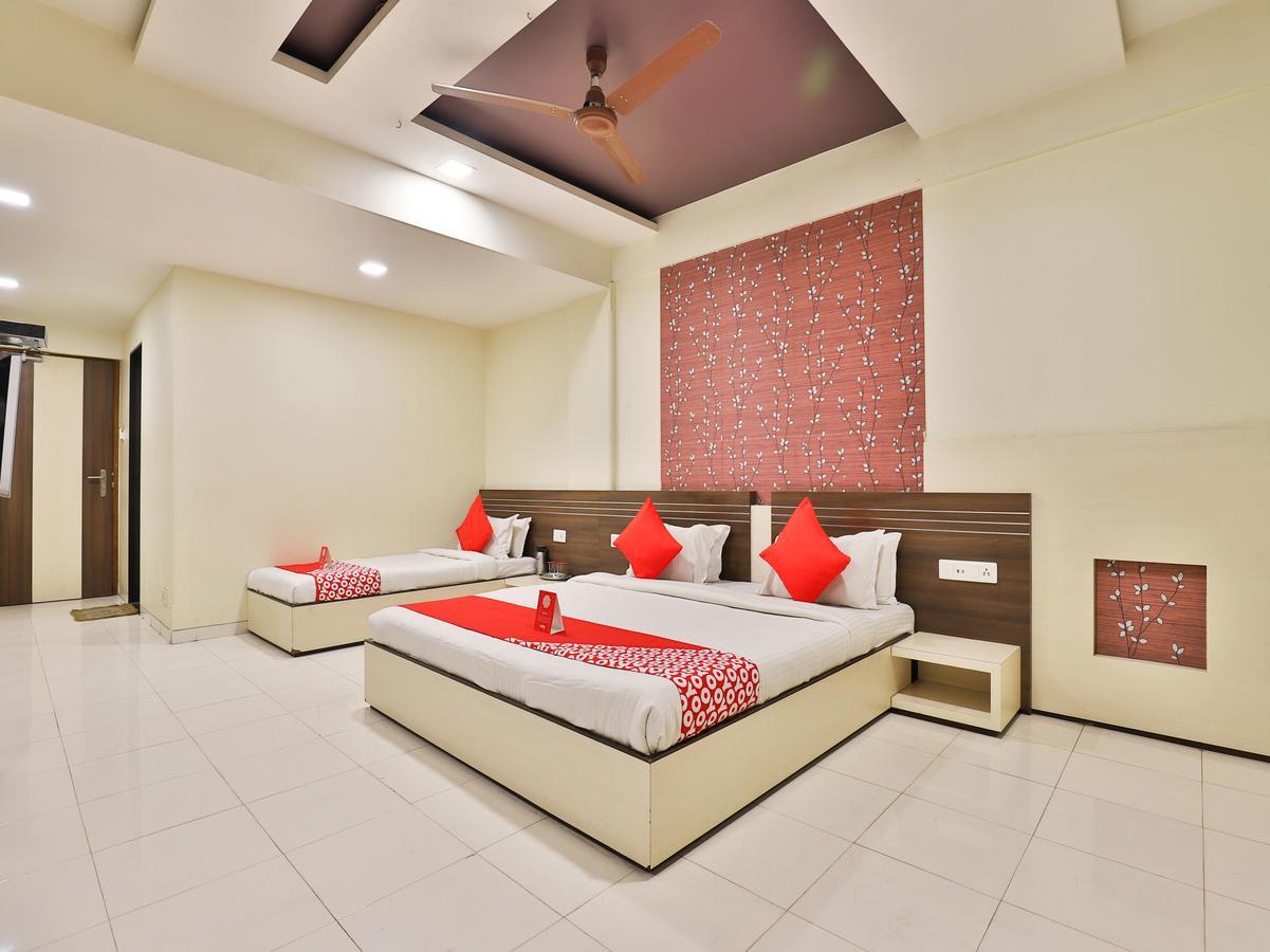 Hotel Ostria Surat Dış mekan fotoğraf