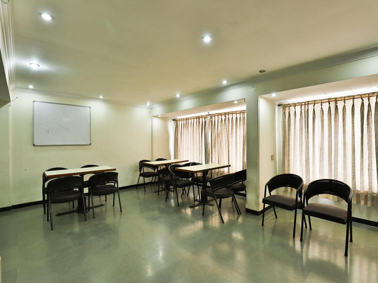 Hotel Ostria Surat Dış mekan fotoğraf