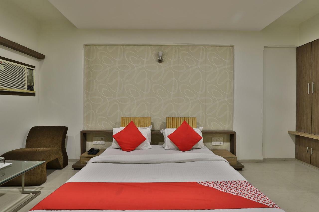 Hotel Ostria Surat Dış mekan fotoğraf