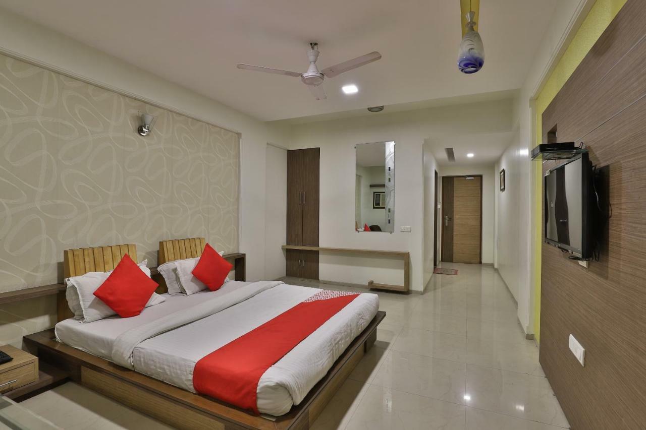 Hotel Ostria Surat Dış mekan fotoğraf