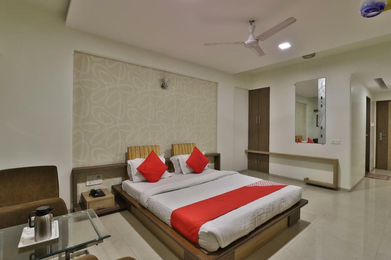 Hotel Ostria Surat Dış mekan fotoğraf