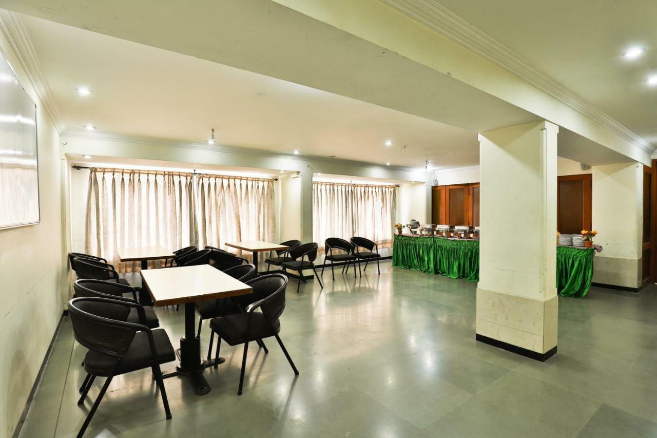 Hotel Ostria Surat Dış mekan fotoğraf