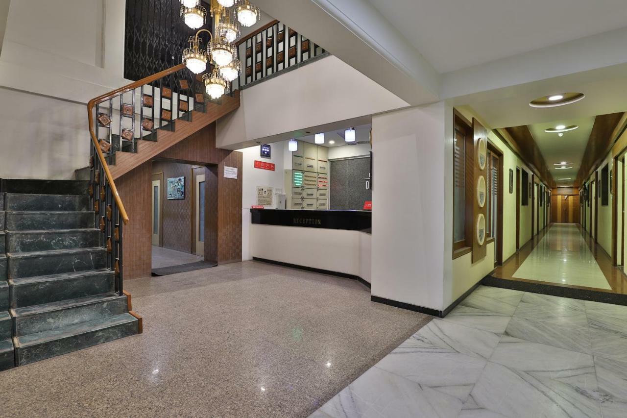 Hotel Ostria Surat Dış mekan fotoğraf