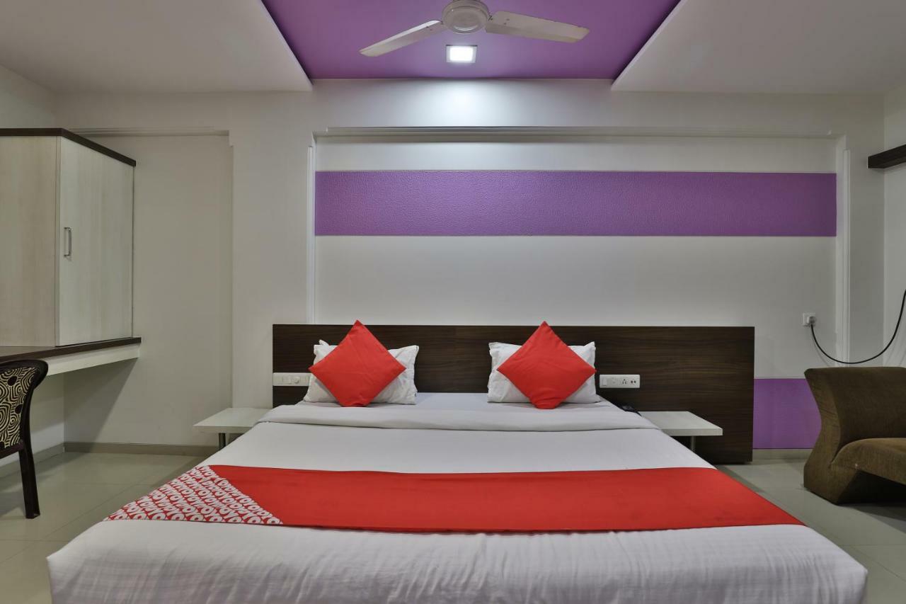 Hotel Ostria Surat Dış mekan fotoğraf