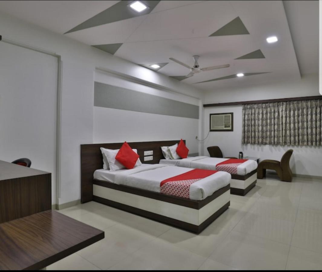 Hotel Ostria Surat Dış mekan fotoğraf