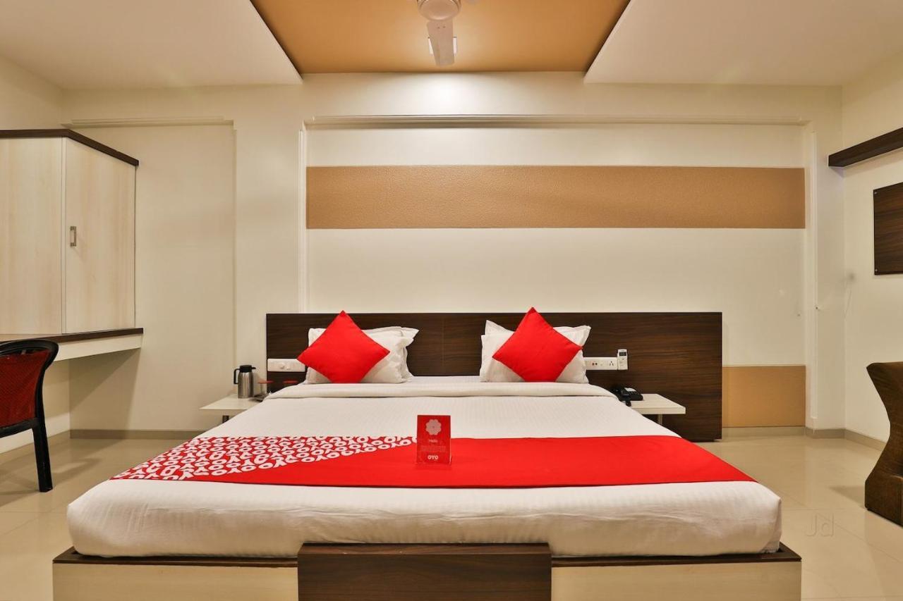 Hotel Ostria Surat Dış mekan fotoğraf